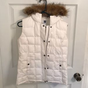 White puffer vest hoodie with removable faux fur